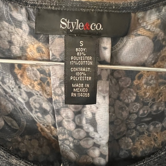 Top with Surprise in the Back and Rhinestone and Pearl-like Detailing - Picture 4 of 4